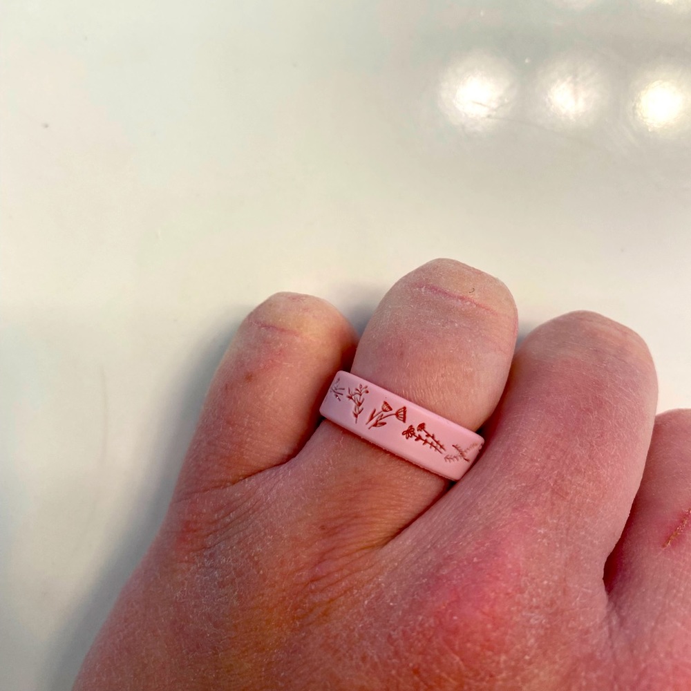 QALO - WOMEN'S WILDFLOWER SILICONE RING, size 5